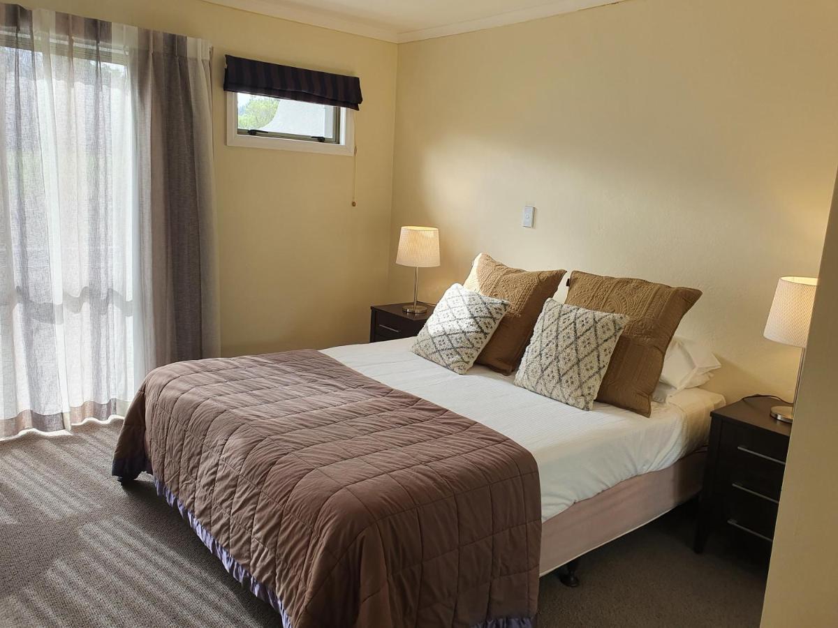 Breakers Motel Whangamata Exteriör bild