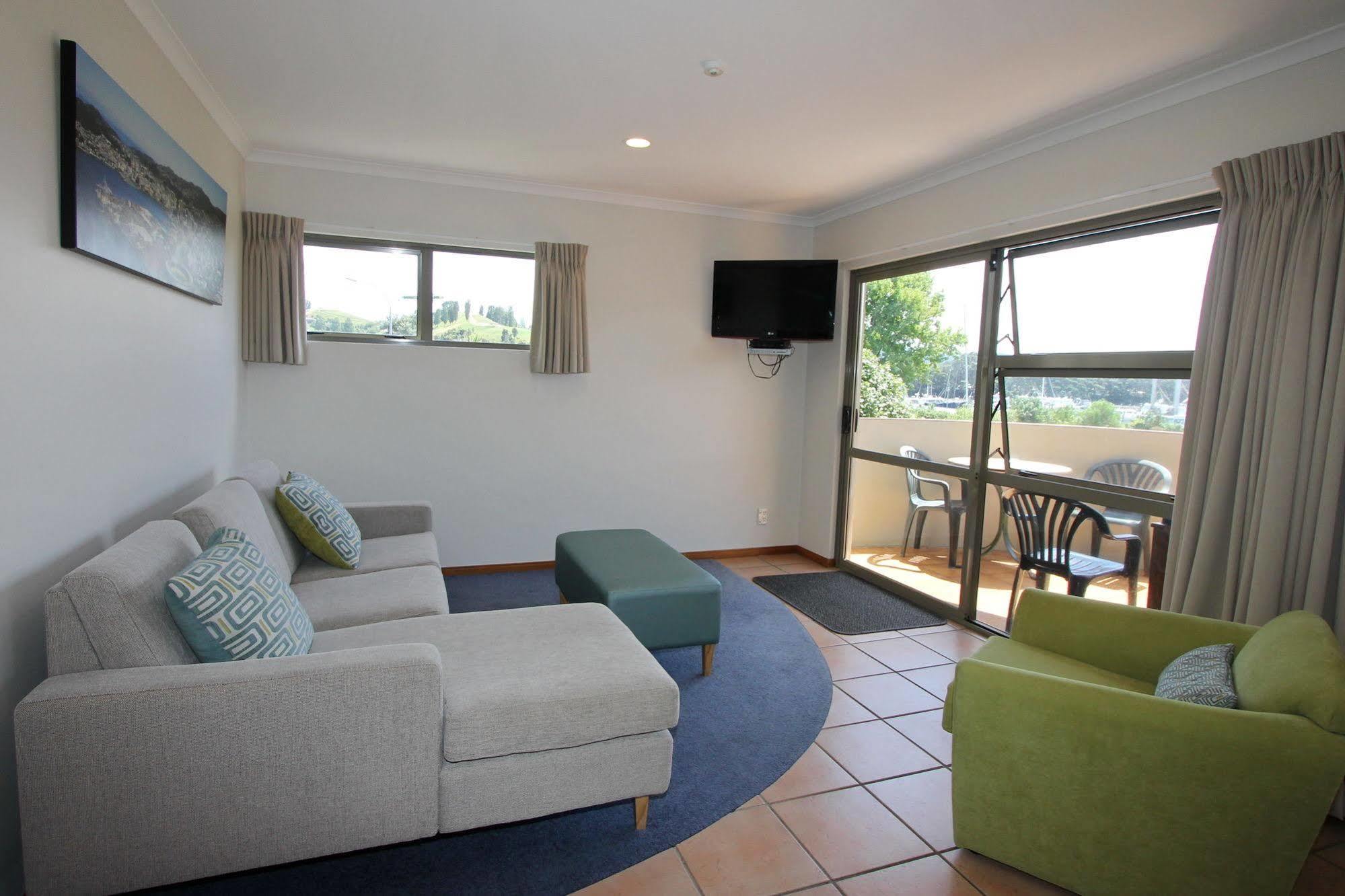 Breakers Motel Whangamata Exteriör bild