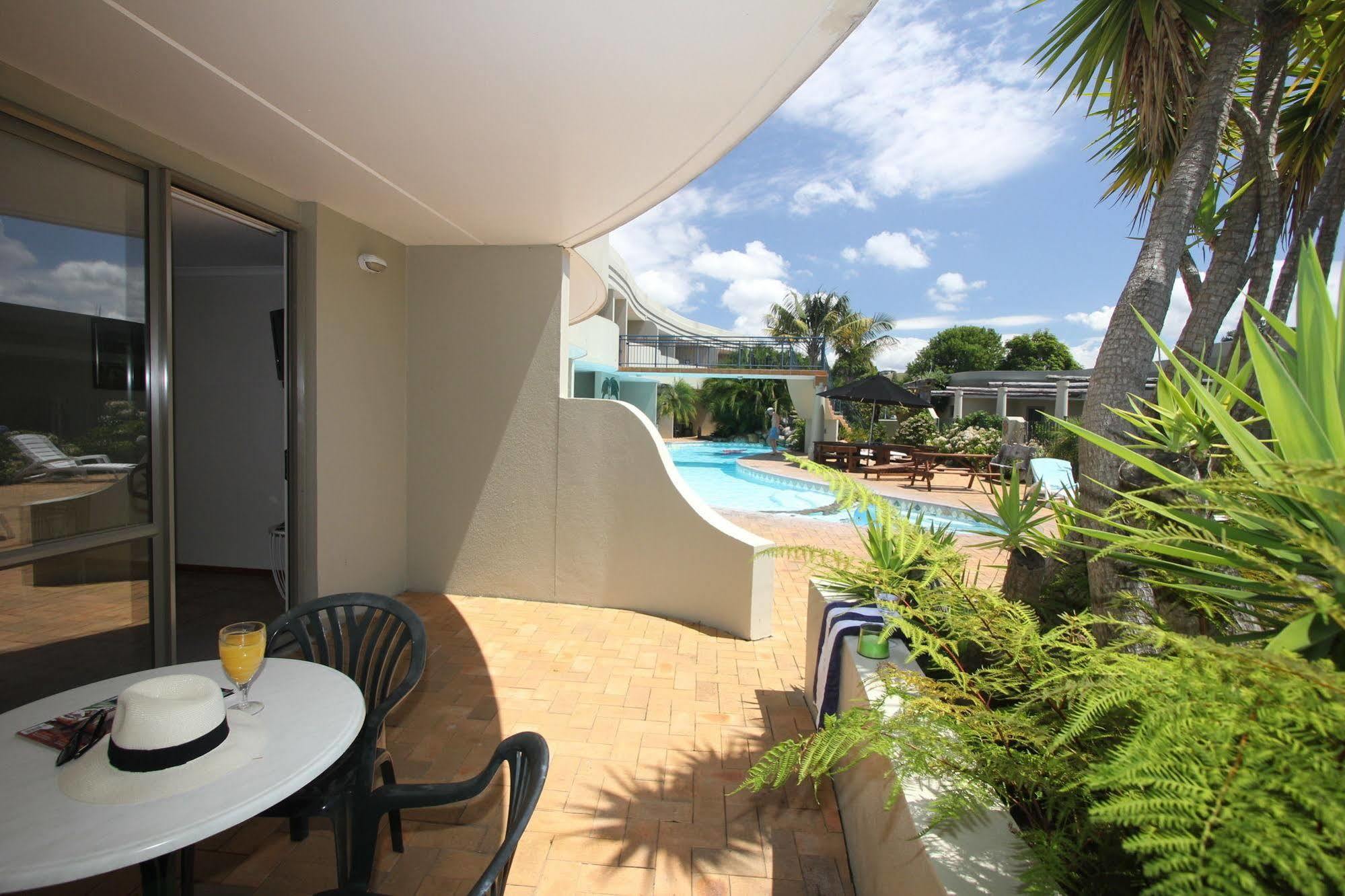 Breakers Motel Whangamata Exteriör bild