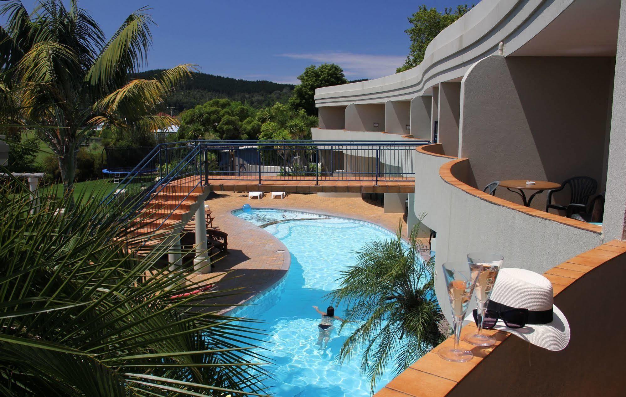 Breakers Motel Whangamata Exteriör bild