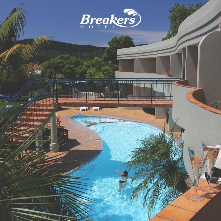 Breakers Motel Whangamata Exteriör bild